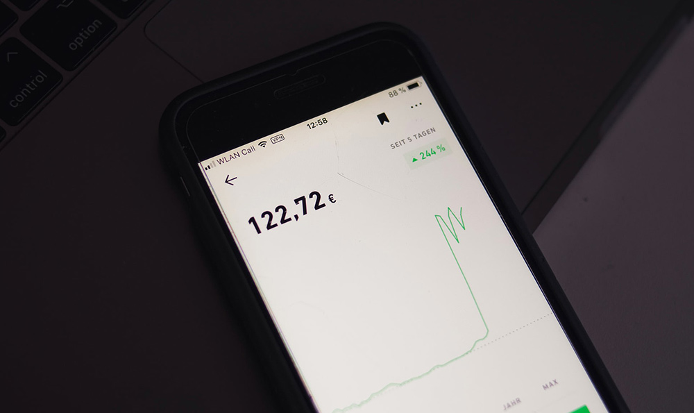 炒股在线配资 ETF最前线 | 汇添富中证金融地产ETF(159931)下跌2.66%，互联网金融主题走弱，安硕信息上涨20.01%